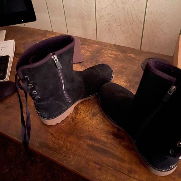 UGG over the ankle boots. Zip up with tie up ribbon. Excellent condition. - Picture 1 of 4